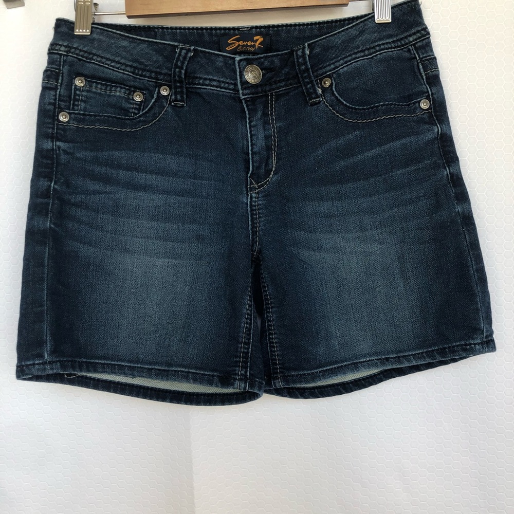 Seven 7 Women Jeans Shorts Size 6 Dark Blue Embroidered Pockets Mid Rise.